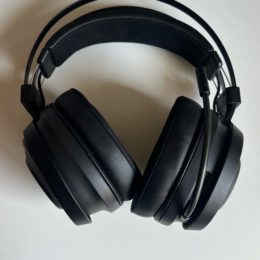 Razer Nari Essential Wireless 7.1 headphones
Surround Sound Gaming Headset